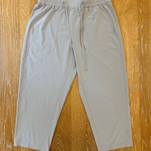 Women’s Lululemon Mid Rise Crop Pants Size 12 Seal Grey